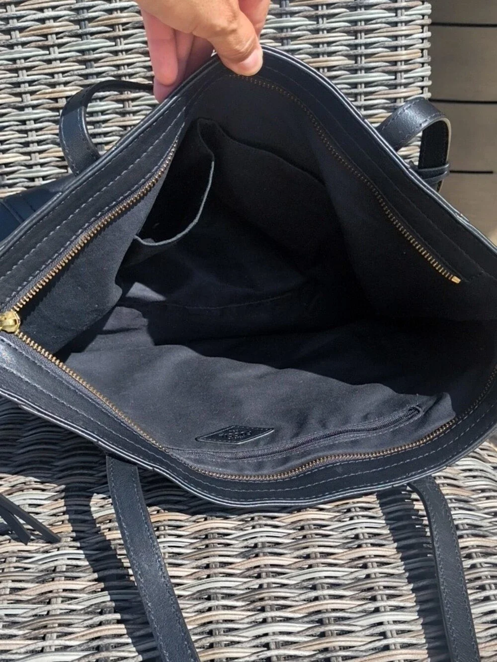 Fossil Tote In Black - Picture 7 of 11
